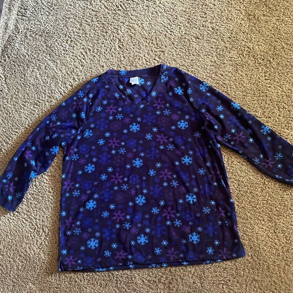 NWOTs Ladies Just My Size snowflake print very soft 100% polyester top. Sz 3X